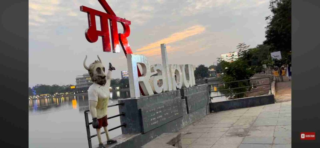 an image showing mor raipur sign board in marine drive raipur